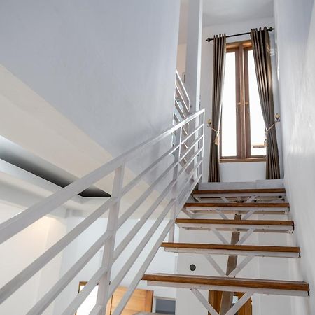Azalia Homestay ยอกยาการ์ตา ภายนอก รูปภาพ