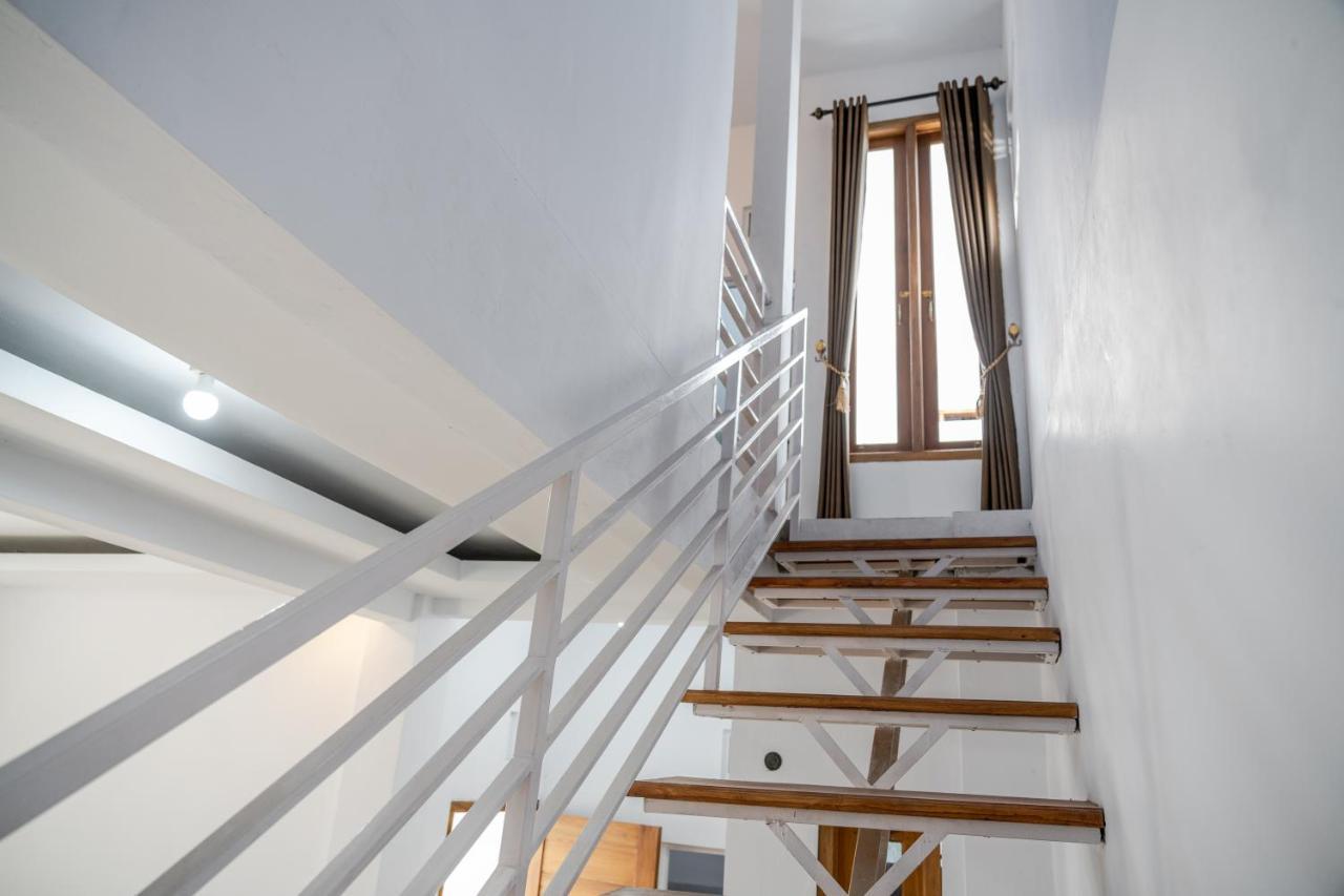 Azalia Homestay ยอกยาการ์ตา ภายนอก รูปภาพ