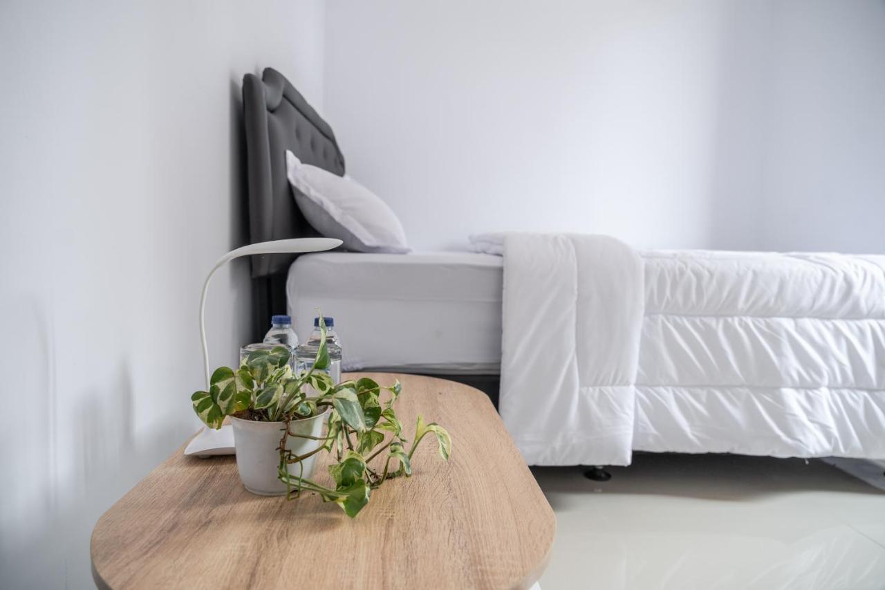 Azalia Homestay ยอกยาการ์ตา ภายนอก รูปภาพ