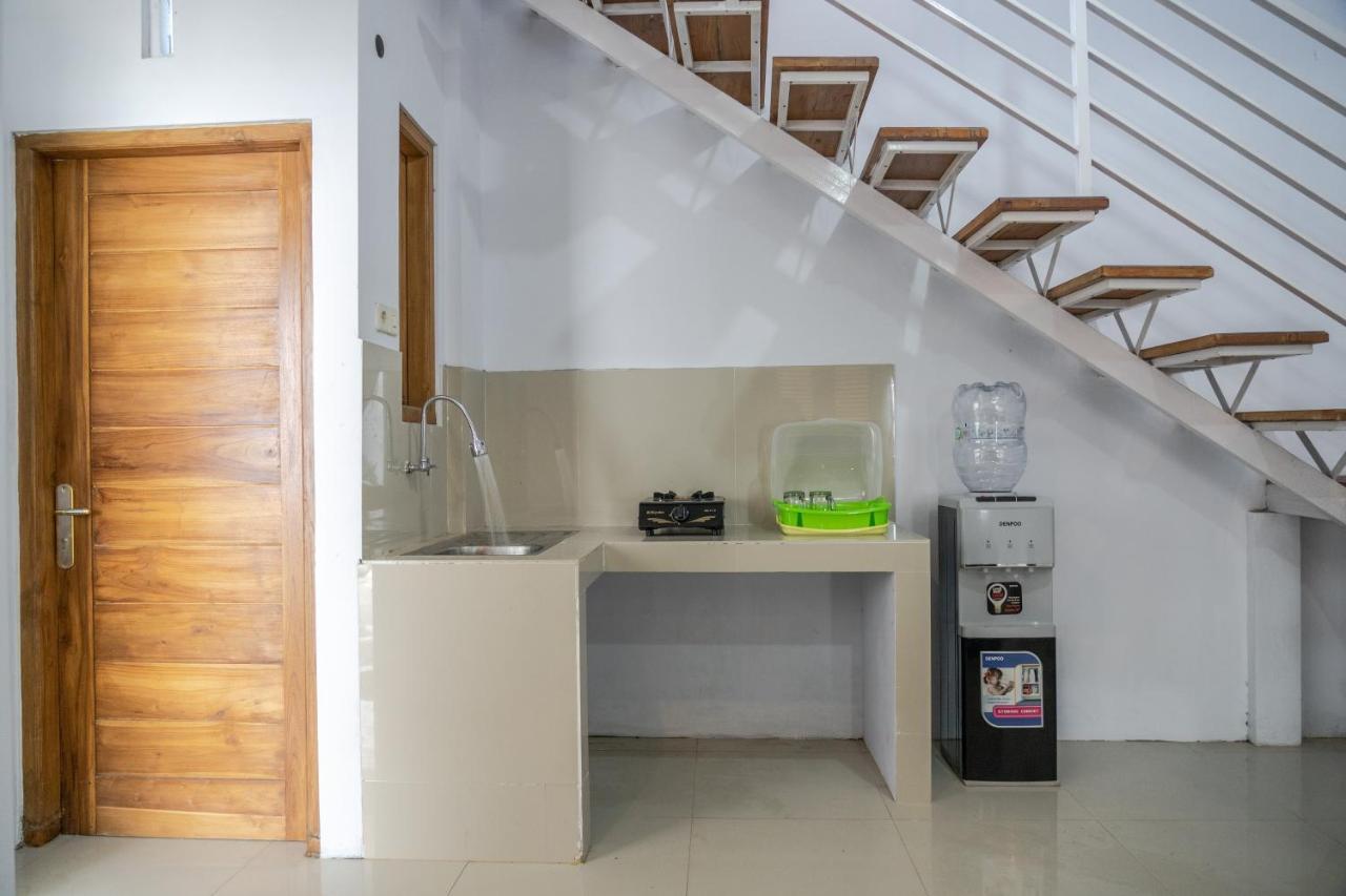 Azalia Homestay ยอกยาการ์ตา ภายนอก รูปภาพ