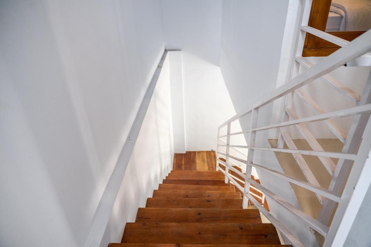 Azalia Homestay ยอกยาการ์ตา ภายนอก รูปภาพ